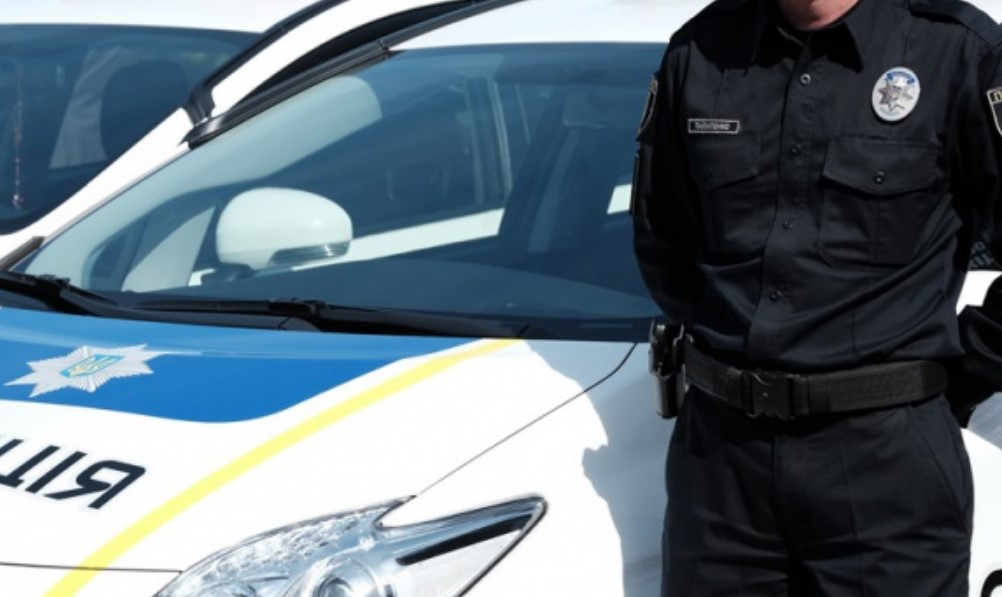 Будьте свідомі, залишайтеся максимально вдома, не наражайте, а тим більше життя тих хто зараз змушений працювати