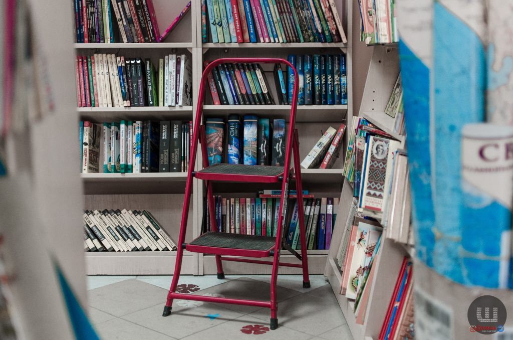 Чернівецька бібліотека збирає книги для військових на реабілітації