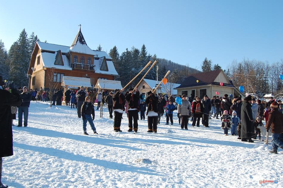 Вхід за млинці та гаряча ватра: як у Чернівцях сьогодні прощатимуться із зимою