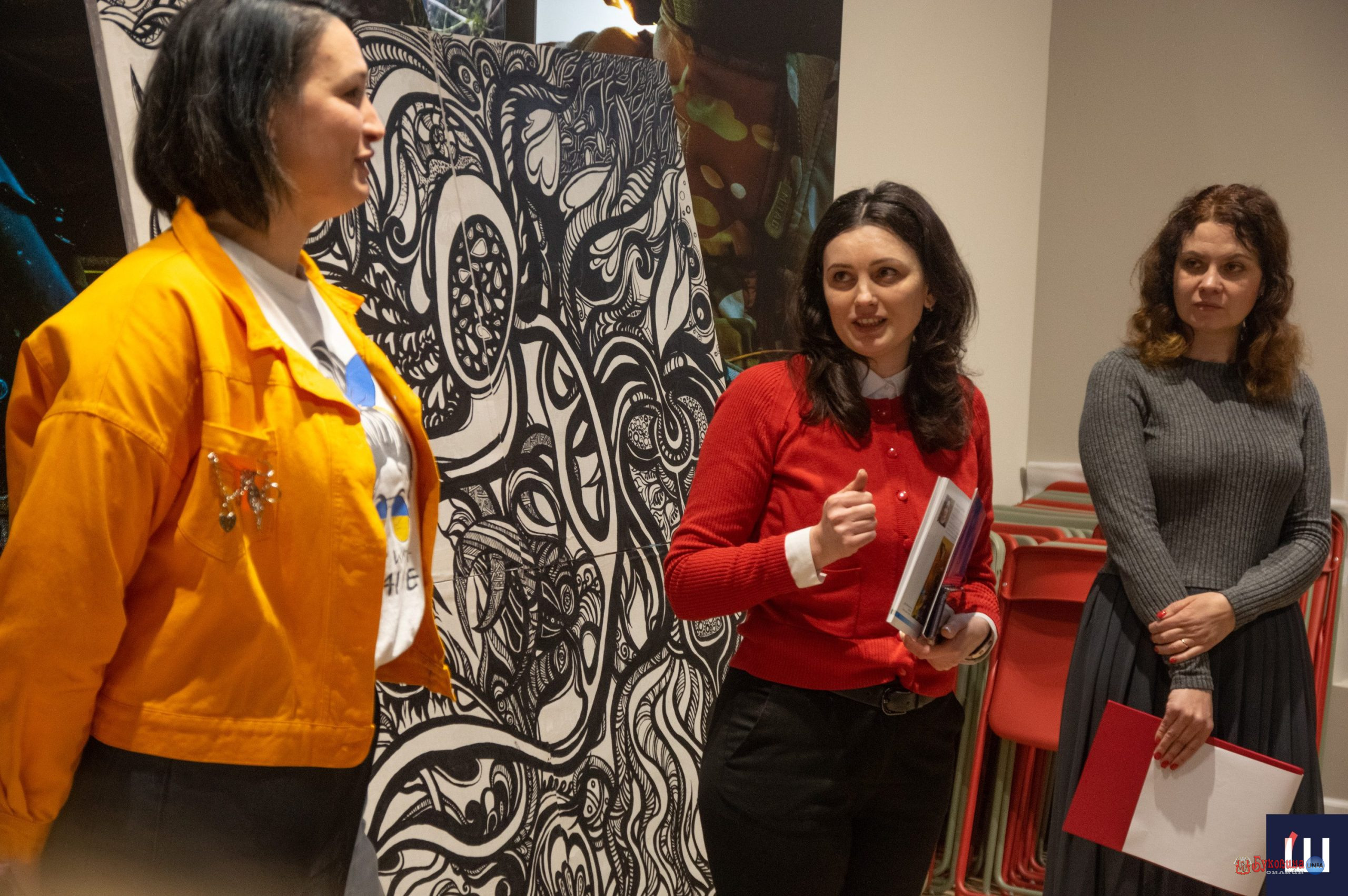 У «Хаб 82» відкрили благодійну україноцентричну виставку мисткині Марʼяни Хитик