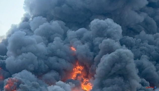 Пошкоджені дві установки переробки нафти: у Генштабі уточнили результати удару по Кірішському НПЗ