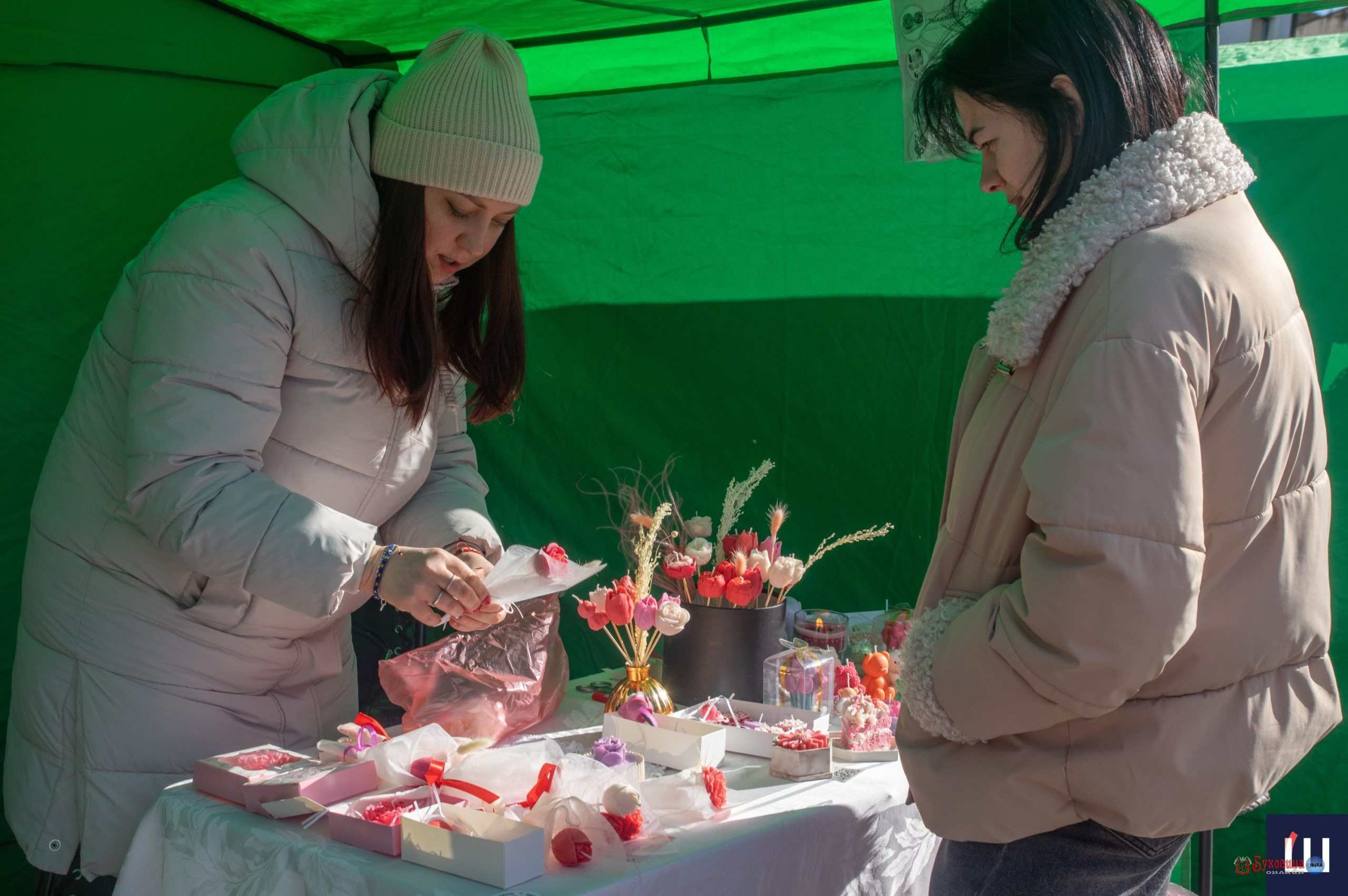 У Чернівцях на Центральній площі розпочався весняний благодійний ярмарок